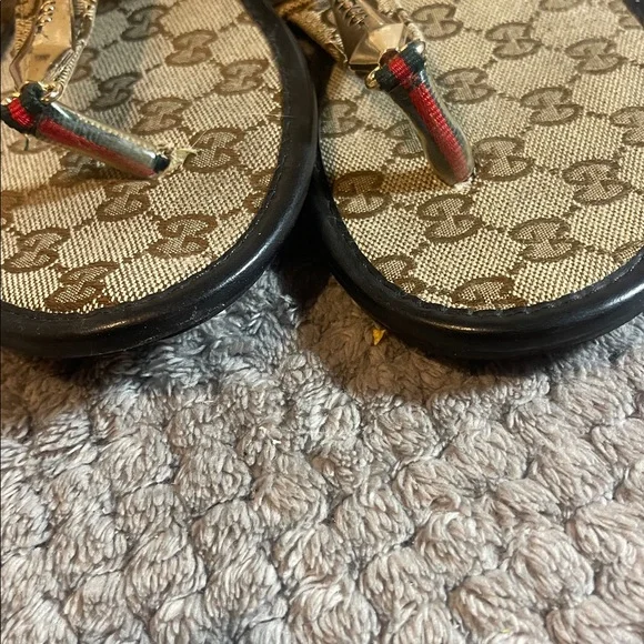 Gucci Tan and Black Logo Sandals. Size 38. - Picture 5 of 11